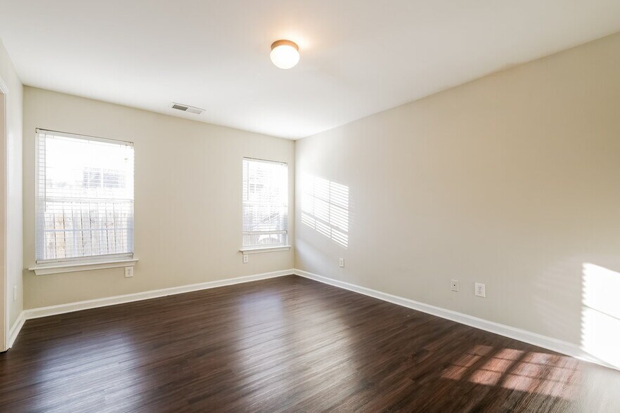 Building Photo - 5 Hill Crest Cir