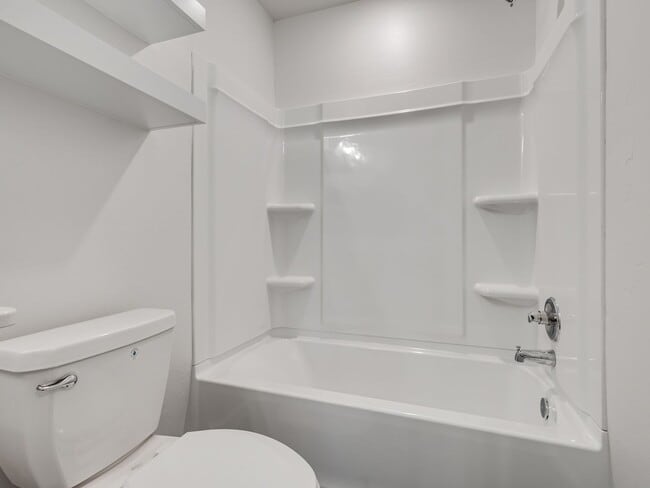 Building Photo - Newer Home in Washington under $1,500!