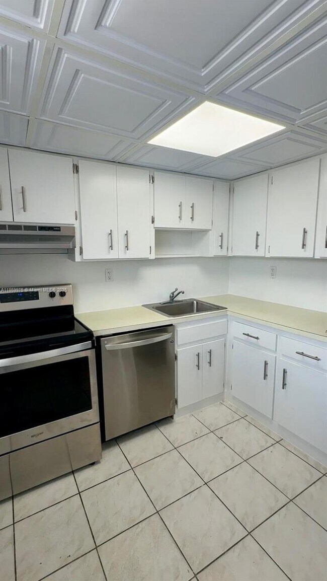 Building Photo - 7900 Tatum Waterway Dr