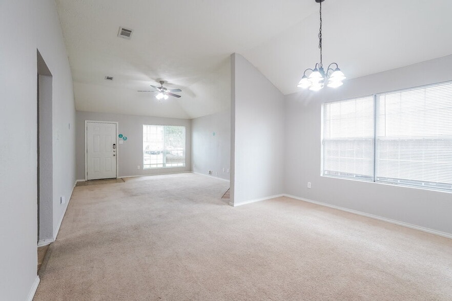 Building Photo - 15154 Elstree Dr