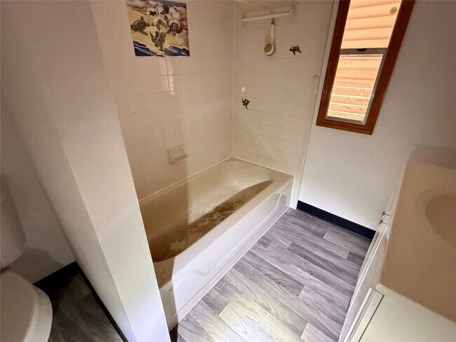 Building Photo - 202 S Magnolia St