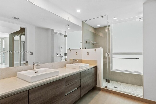 Building Photo - 1080 Brickell Ave