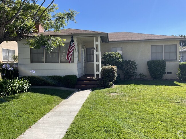 Front view - 2935 Westwood Blvd