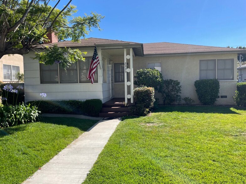 Front view - 2935 Westwood Blvd