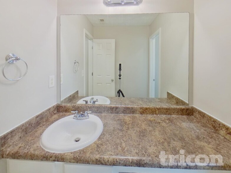 Building Photo - 7485 Ferrara Dr