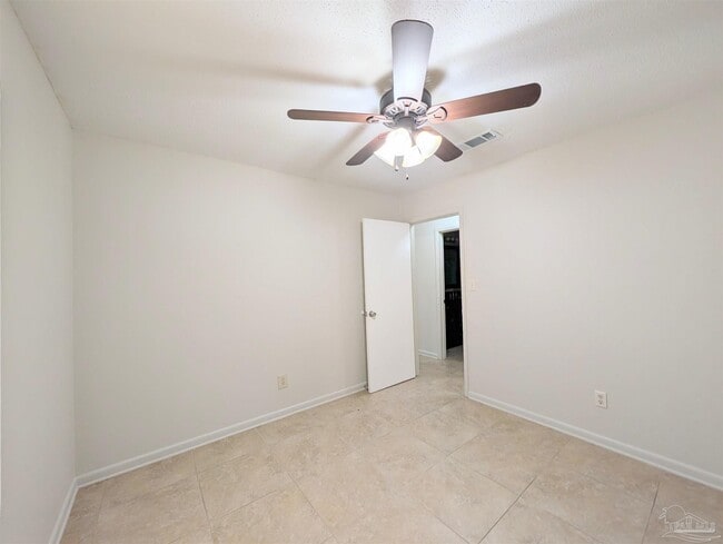 Building Photo - 23 Redwood Cir