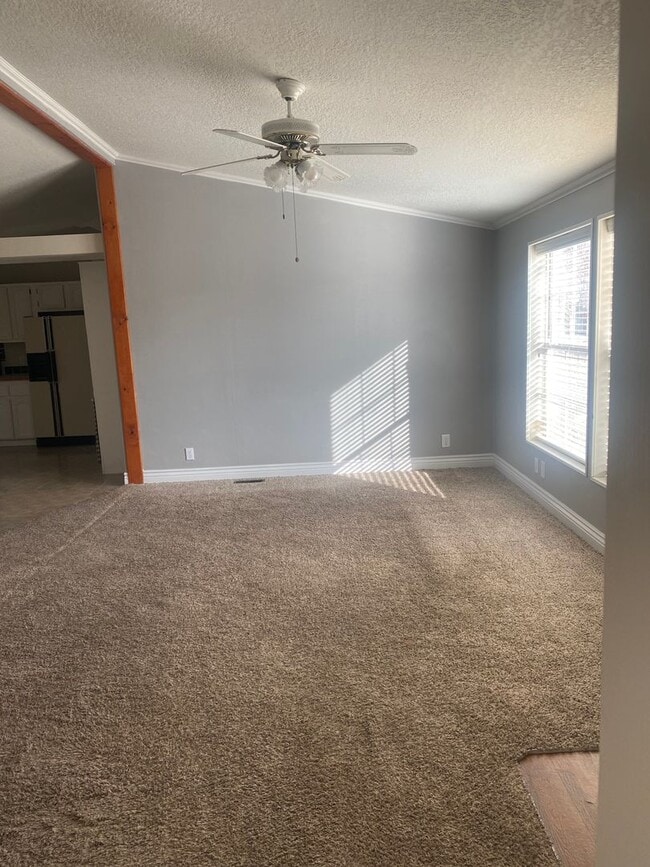 Building Photo - 4 Bedroom Single Family Home!