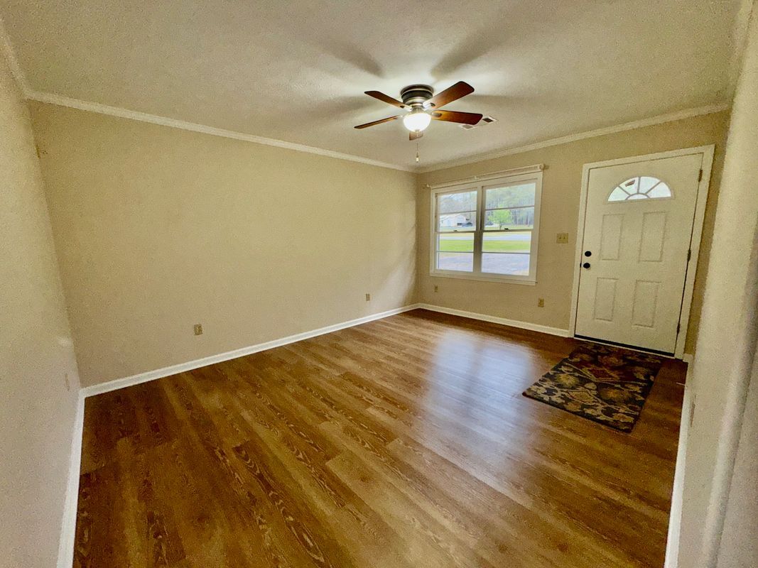 Building Photo - 606 Viewpoint Dr