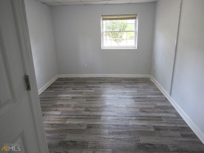 Building Photo - 8337 Holly Dr