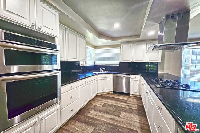 Building Photo - 23526 Dolorosa St