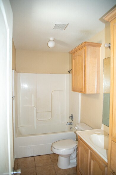 Building Photo - 1001 Cedarwood Dr