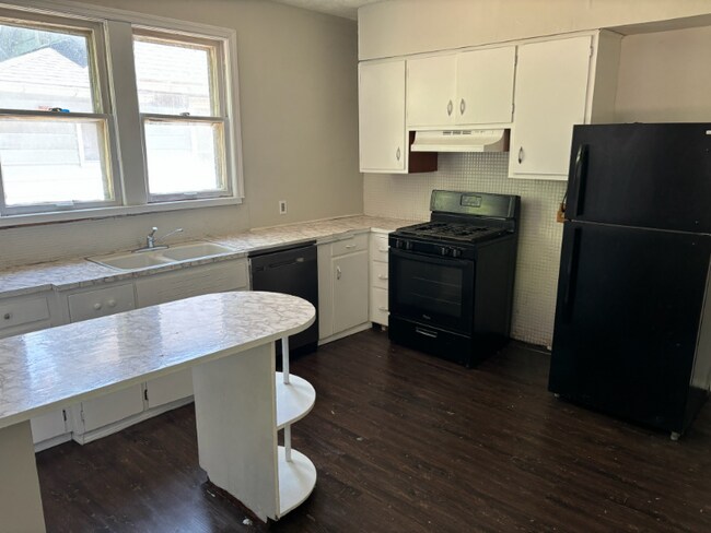 Building Photo - 3664 E 52nd St