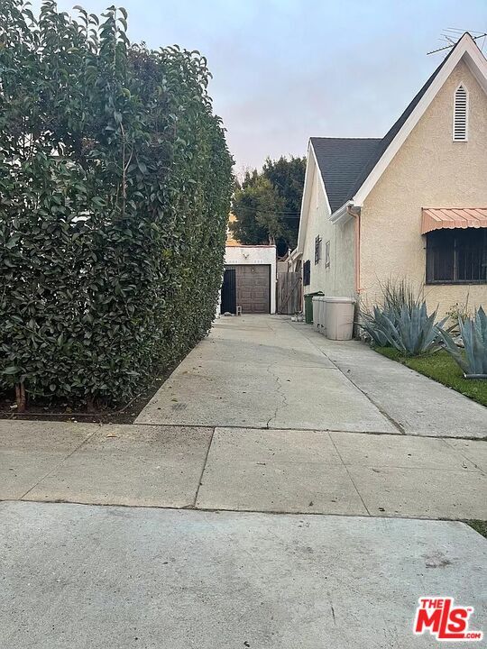 Building Photo - 2102 S Harcourt Ave