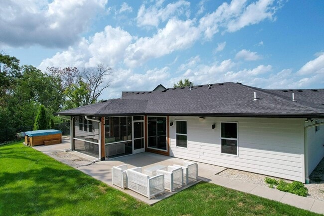 Building Photo - 609 Black Wolf Lp