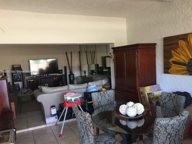 Building Photo - 2191 Bayberry Dr