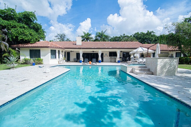 Building Photo - 8208 Twin Lake Dr