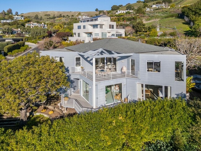 Building Photo - 20 Gilmartin Dr