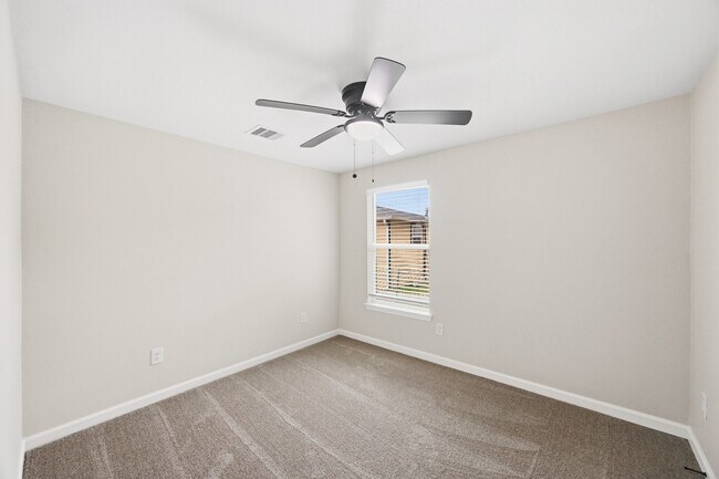 Building Photo - 7946 Fowlie St