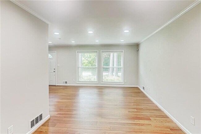 Building Photo - 2902 Delcourt Dr