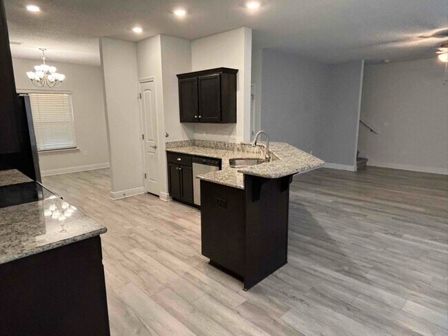 Building Photo - 5747 Periwinkle Ln