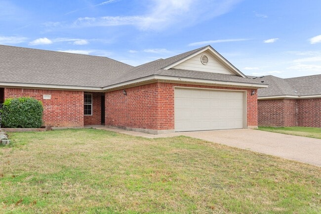 Building Photo - Perfect Family Home in China Spring ISD