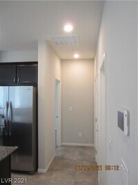 Building Photo - Beautiful 3 Bedrooms/3 Full baths, with bedroom downstairs