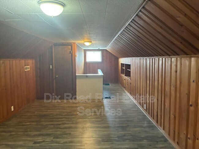 Building Photo - 112 Iroquois Ave