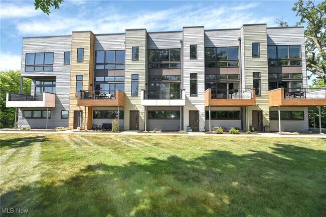 Primary Photo - 18875 Riversouth Terrace