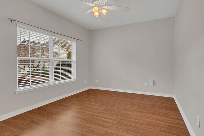 Building Photo - Beautifully Updated Home with Modern Finishes