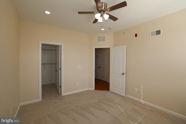 Building Photo - 42309 San Juan Terrace