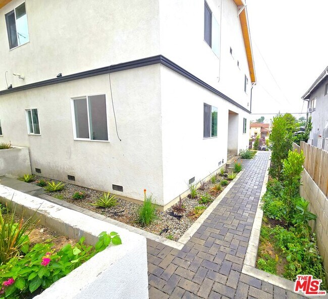 Building Photo - 2516 Malabar St