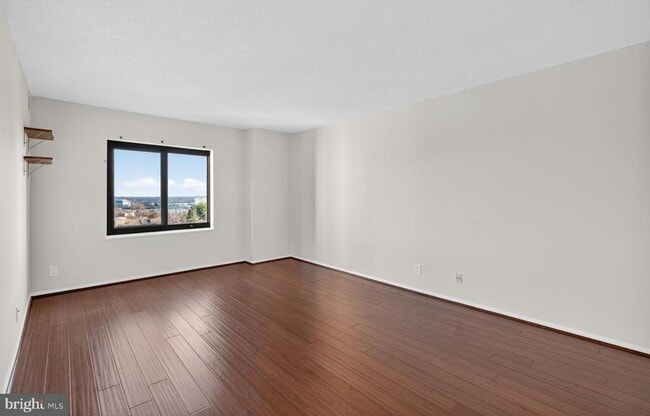 Building Photo - 307 Yoakum Pkwy