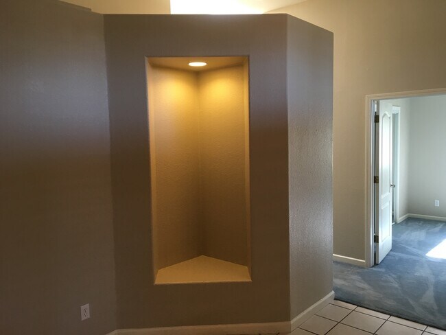 Building Photo - GORGEOUS CLOVIS UNIFIED 4 BEDROOM HOME!