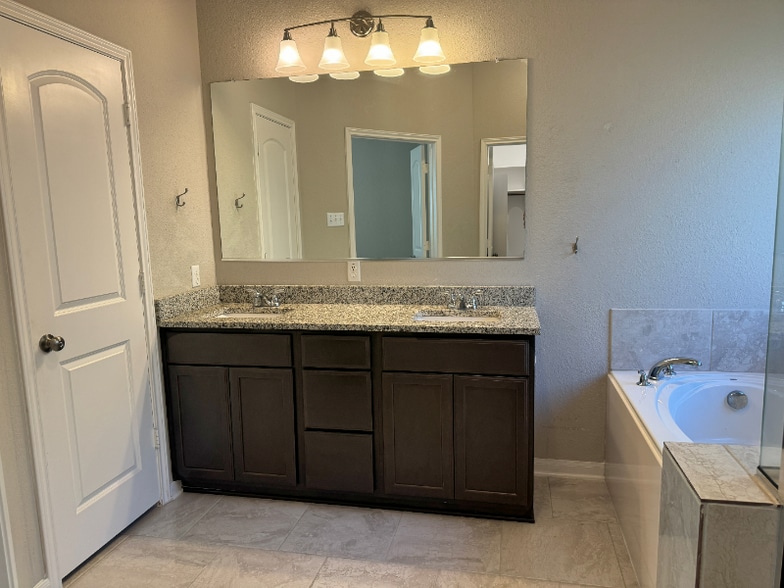 Building Photo - 2725 Keathley Dr