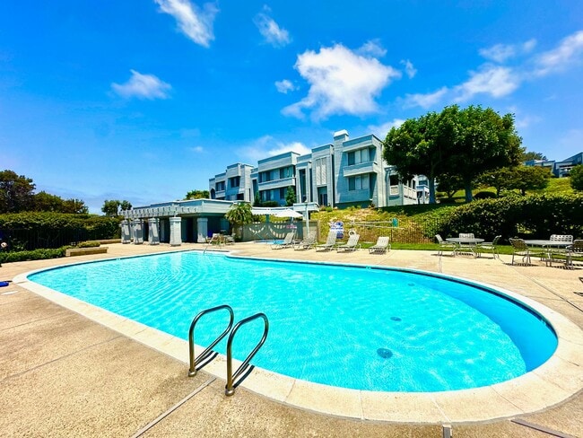 Building Photo - FOR RENT: 2Bd/1.5Ba Upgraded Townhome In T...