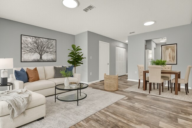 Building Photo - ****1ST MONTH RENT FREE! Beautiful 2 Bedroom 1.5 Bath in Orange City