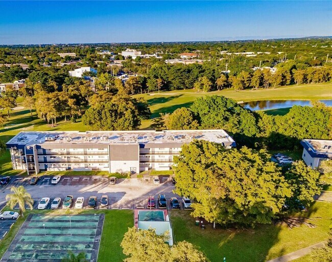 Building Photo - 7911 N Colony Cir