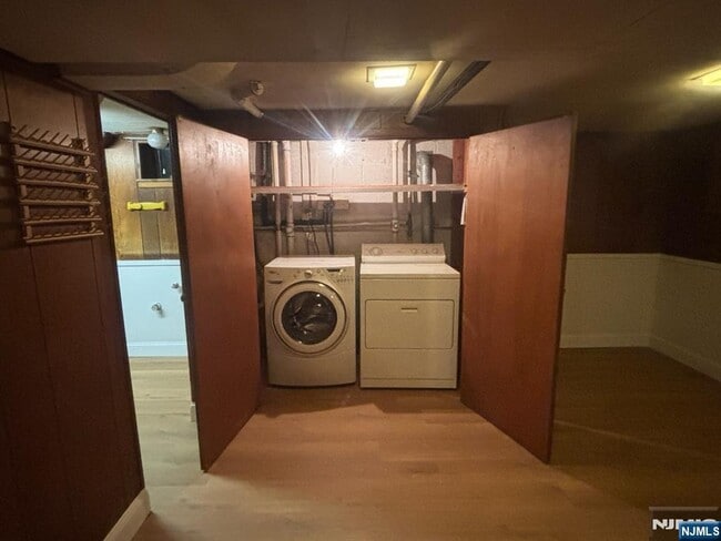 Building Photo - 48 Center