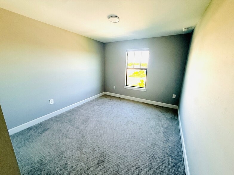 Building Photo - 6256 Baywood Ct
