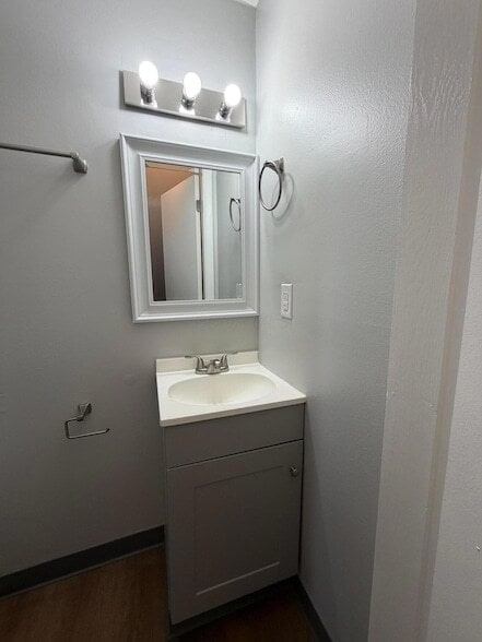 Building Photo - 1975 Dunbar Dr