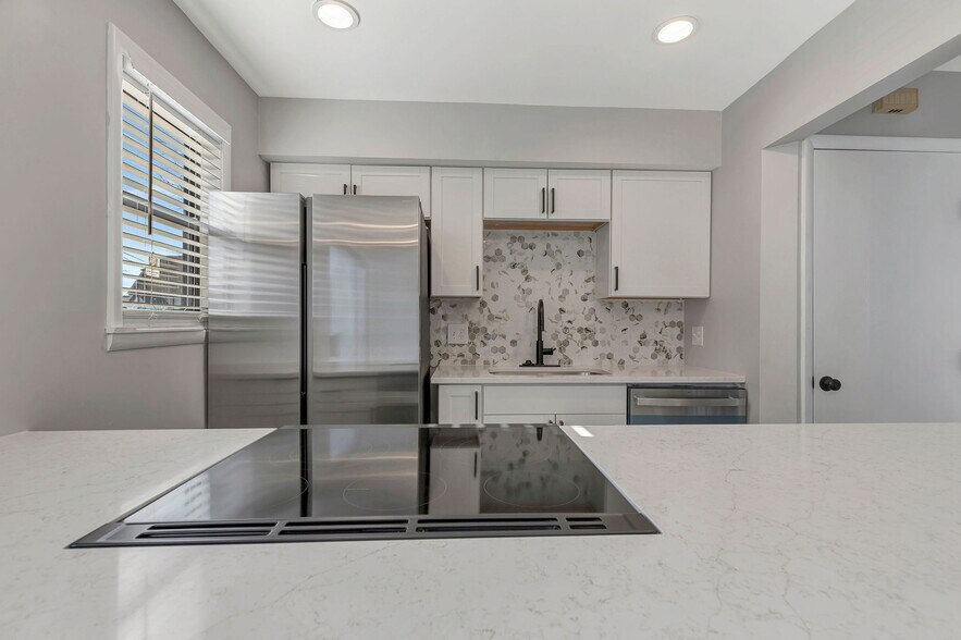 Building Photo - 2410 Grandview Ave