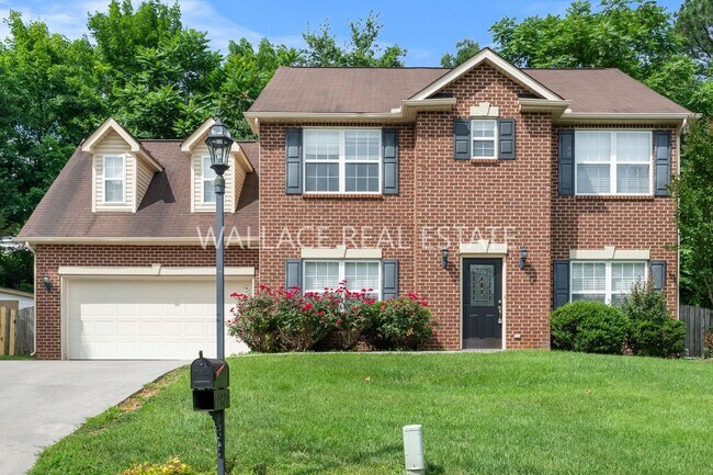 Building Photo - PRICE REDUCTION!!  FARRAGUT: TWO STORY 3 B...