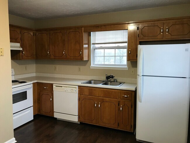 Building Photo - 1/2 off First Months Rent!!!!!   Super cute home close to Fort Campbell