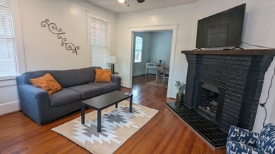 Building Photo - Comfy 2BR Home Near McLeod & MUSC