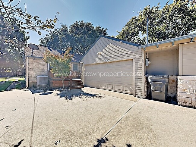 Building Photo - 2137 Barberry Dr