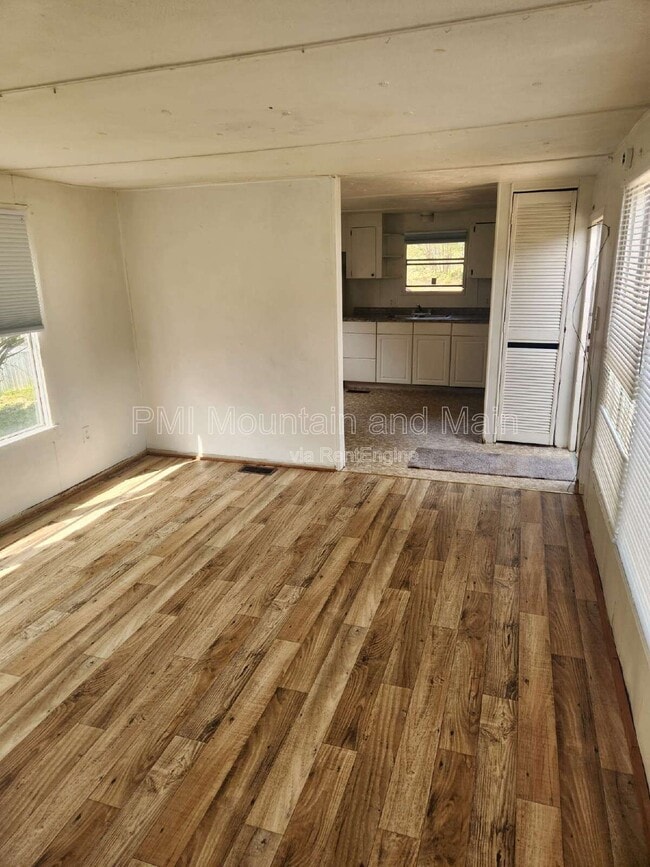 Building Photo - 9 Grateful Way