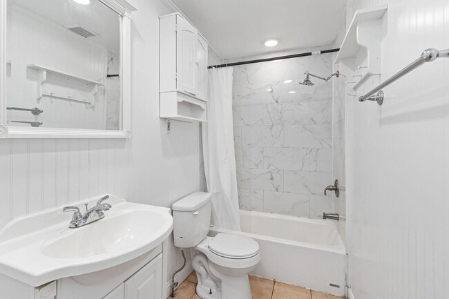 Building Photo - 2607 Robertson Ave