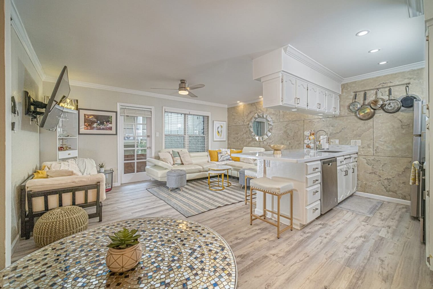 Building Photo - 910 Duncan Ln