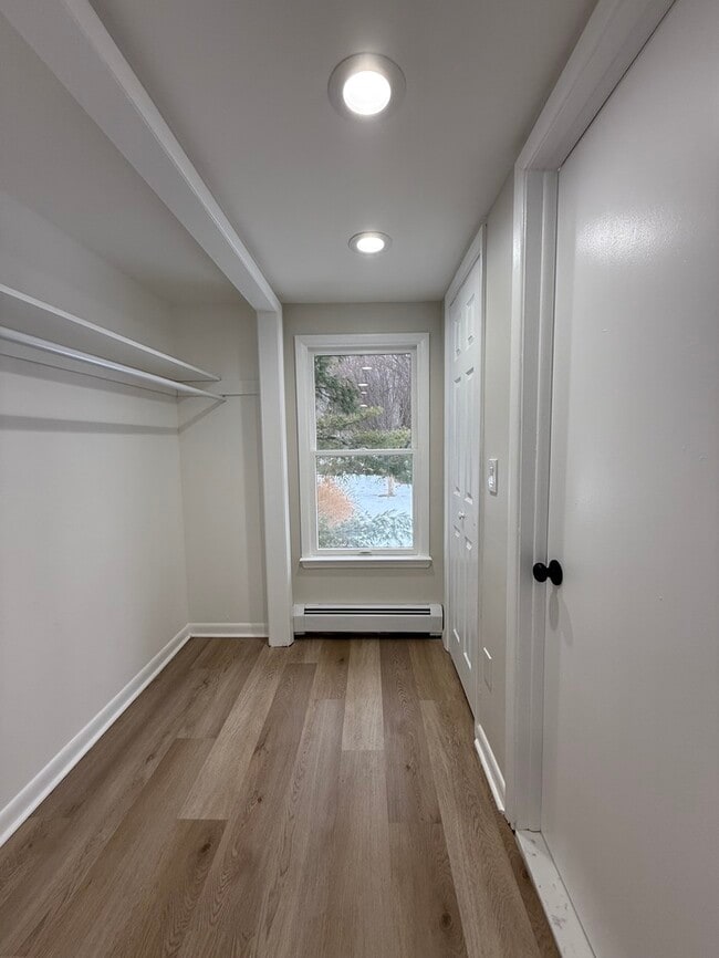 Building Photo - 92 Fairview Ave