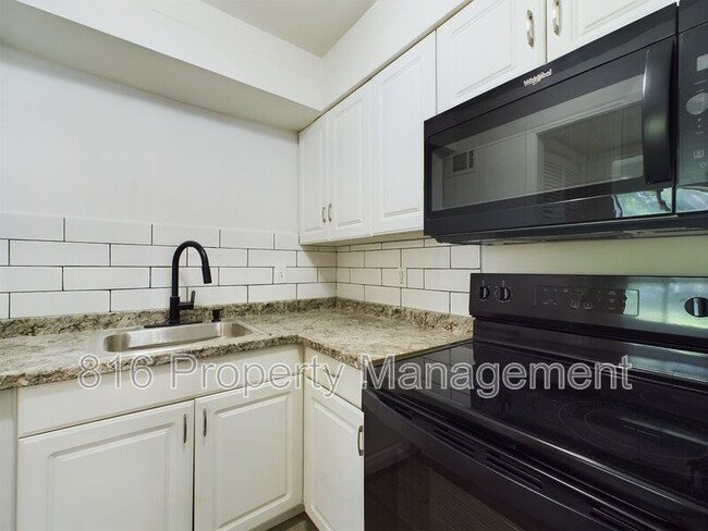 Building Photo - 15411 Barat Ave